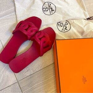 Authentic Hermes aloha sandals in fuchsia pink